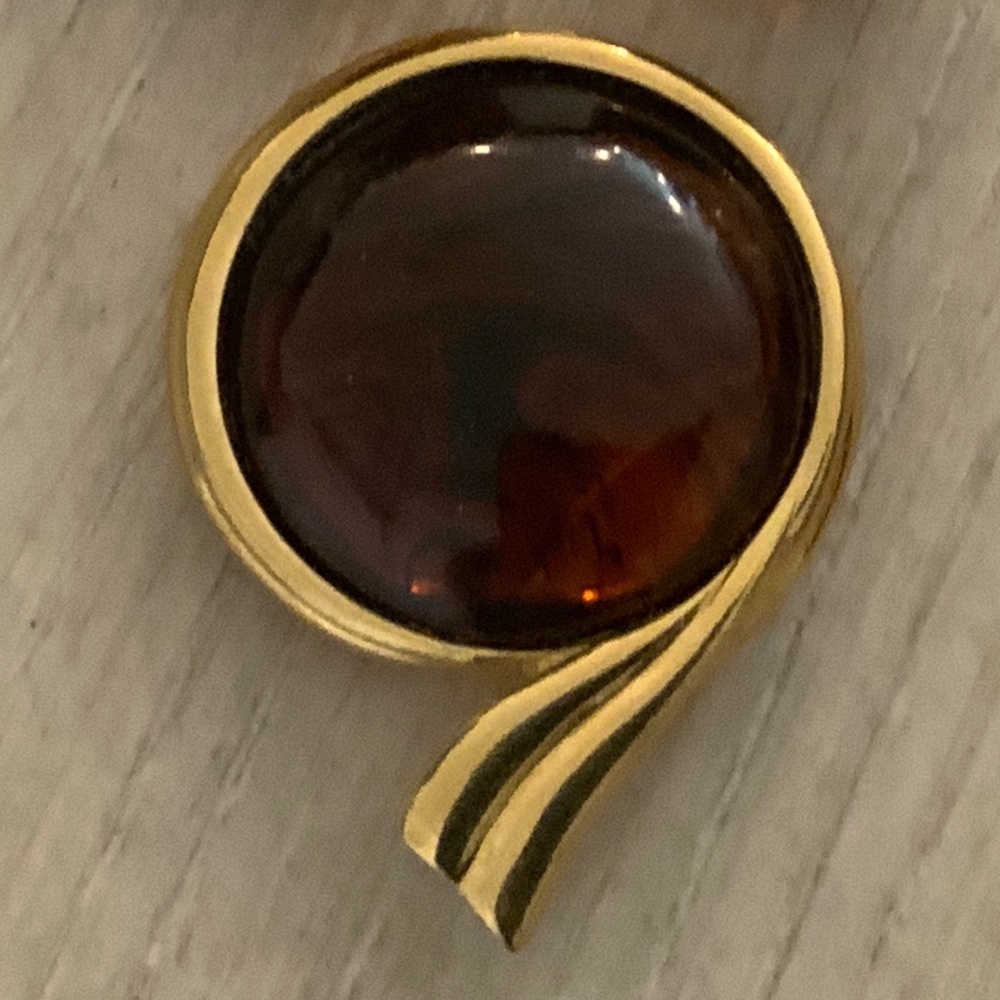 Vintage Trifari Signed Brown Jelly Brooch